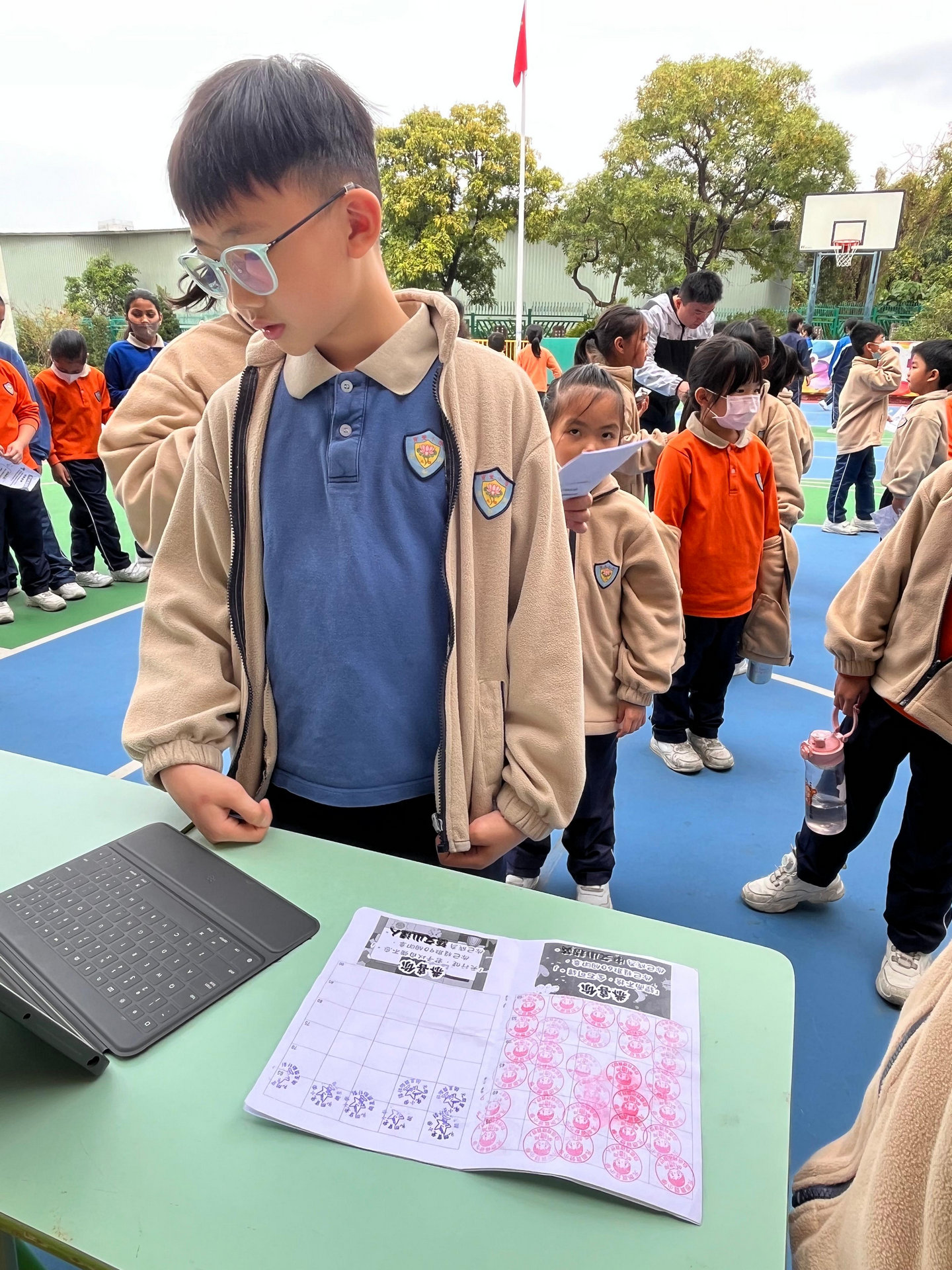 「中文星期二」活動多元且充滿活力,學生可透過電子學習平台進行互動遊戲,亦可參加趣味十足的實作遊戲。